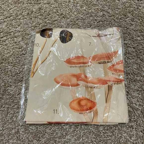 Mushroom Varieties Chart Tapestry Wall Decor - Picture 5 of 7